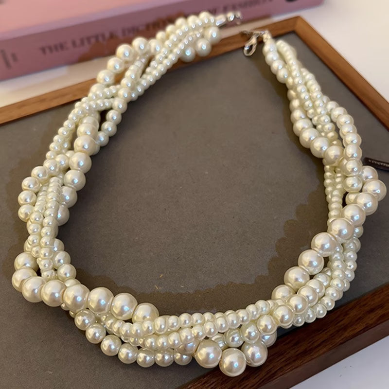 Collar elegante de perlas