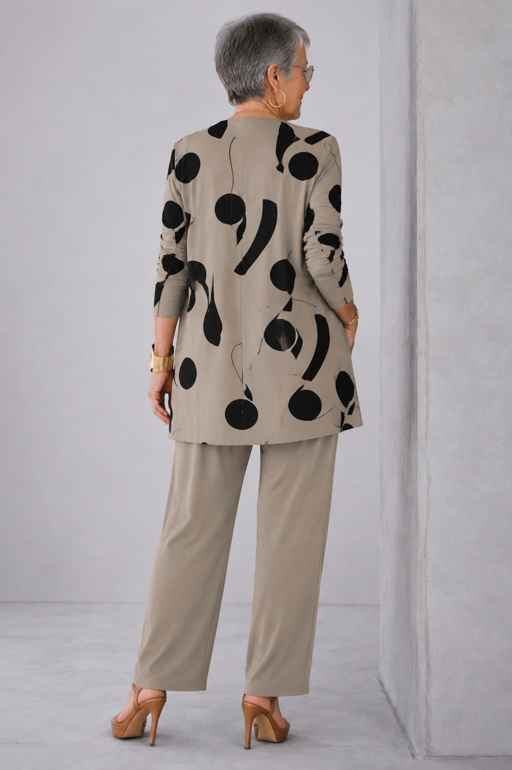 Taupe con Estampado Negro