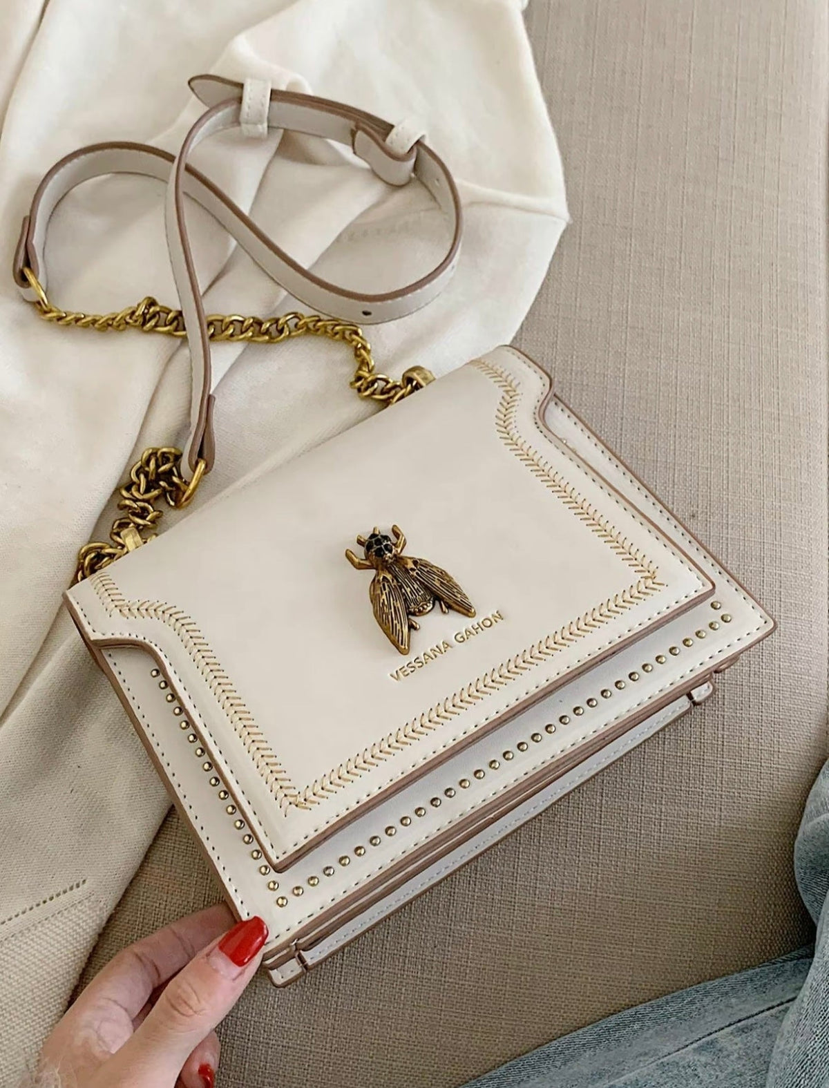 Bolso de mano con asa de cadena blanco