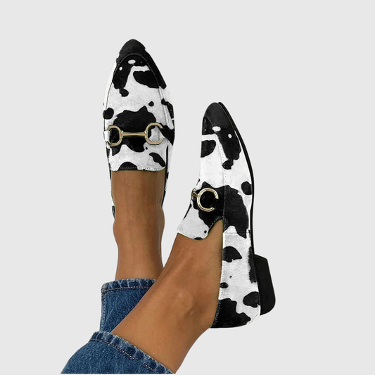 Mocasines con estampado y hebilla decorativa