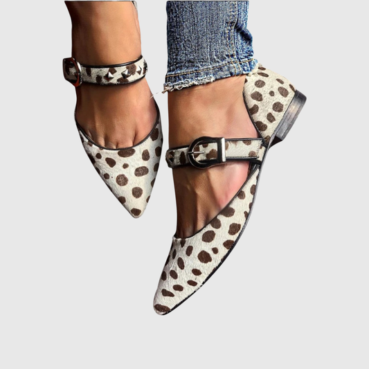 Zapatos Mary Jane con detalle de tachuelas